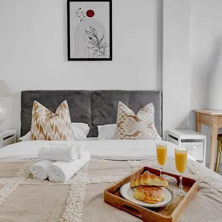 Madeleine & Champs-elysees - 2br 2ba With Balcony - Vacation 아파트 파리