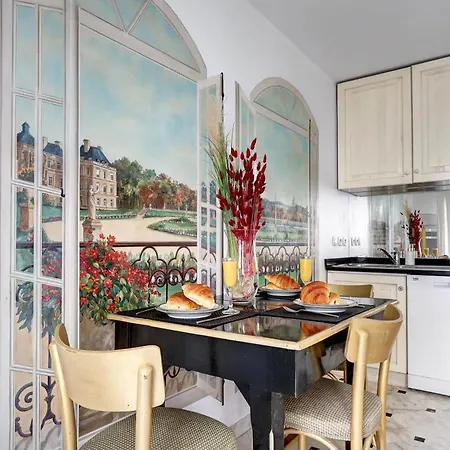 Madeleine & Champs-elysees - 2br 2ba With Balcony - Vacation