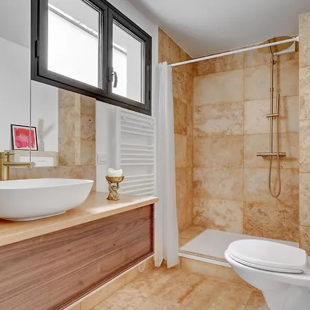 Madeleine & Champs-elysees - 2br 2ba With Balcony - Vacation
